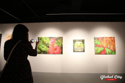 Розовый фламинго и джунгли: в Екатеринбурге открылась выставка современных художников