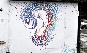Арт-объект в виде гигантского уха появился в Екатеринбурге