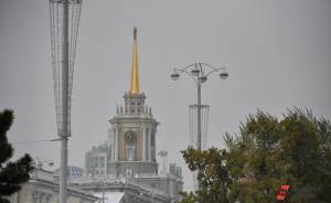 Едкий смог опустился на улицы Екатеринбурга