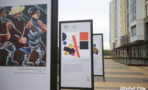 Под открытым небом Екатеринбурга появилась галерея с картинами авангардистов