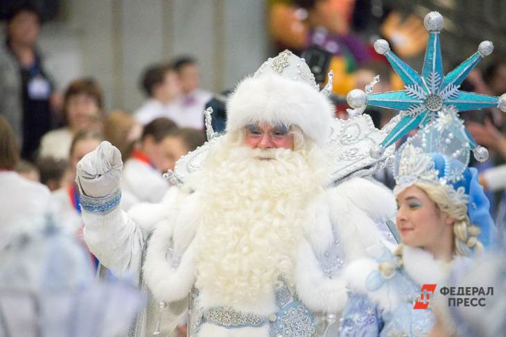 Жители Екатеринбурга начали активно бронировать Дедов Морозов и Снегурочек на Новый год