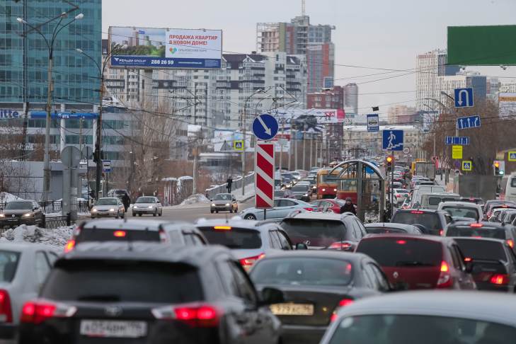 Екатеринбург вновь встал в предновогодние пробки