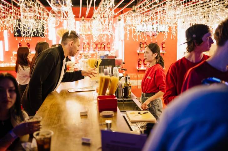 Китайский чай и мидии: какие рестораны откроются на фудкрорте Estory в «Гринвиче»