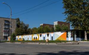 В Екатеринбурге серую стену гаража превратили в арт-объект