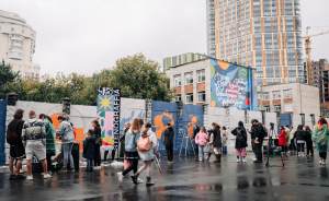 Сотни горожан создали в Екатеринбурге арт-объект о нежности