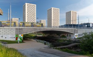 ​В Академическом появился арт-объект о доброте