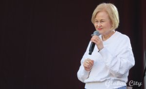 Главная оптимистка страны Дарья Донцова ответила на вопросы уральцев