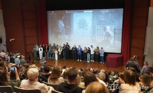 ​Маленький человек из XX века: в Екатеринбурге прошел показ дебютного фильма Антона Бутакова про бесконечный апрель