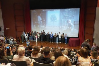 ​Маленький человек из XX века: в Екатеринбурге прошел показ дебютного фильма Антона Бутакова про бесконечный апрель