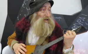 Скульптура Старика Б.У. Кашкина будет встречать гостей Музея Андеграунда