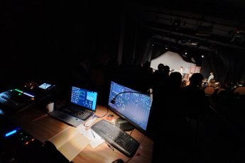 ​От безмолвной драмы до фолк-хоррора: что посмотреть на театральном онлайн-фестивале