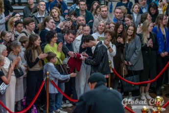 Красная ковровая дорожка, известные актеры и режиссеры со всего мира: как прошло открытие фестиваля «Одна шестая»
