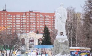 ​В Парке Маяковского начали строить гигантскую горку