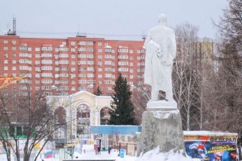 ​В Парке Маяковского начали строить гигантскую горку