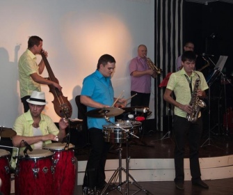 В клубе EverJazz афро-кубинские и латино-американские мелодии от Sun Salsa Band из Перми